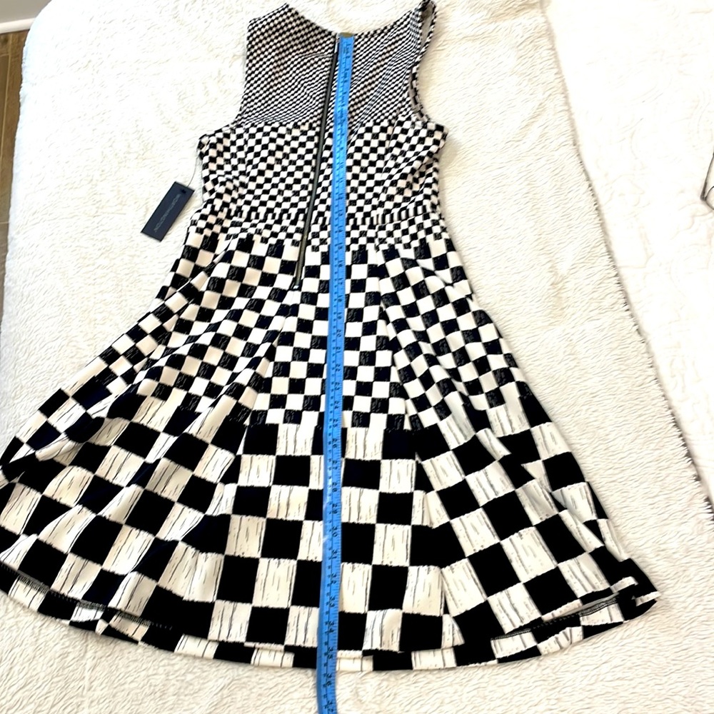 Skater style dress - Picture 2 of 6